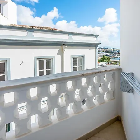 Apt. Largo Do Postigo