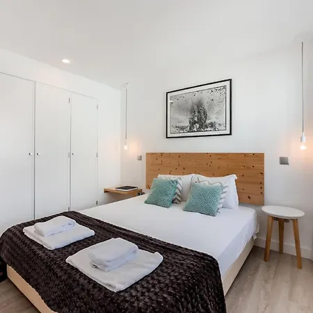 Apt. Largo Do Postigo